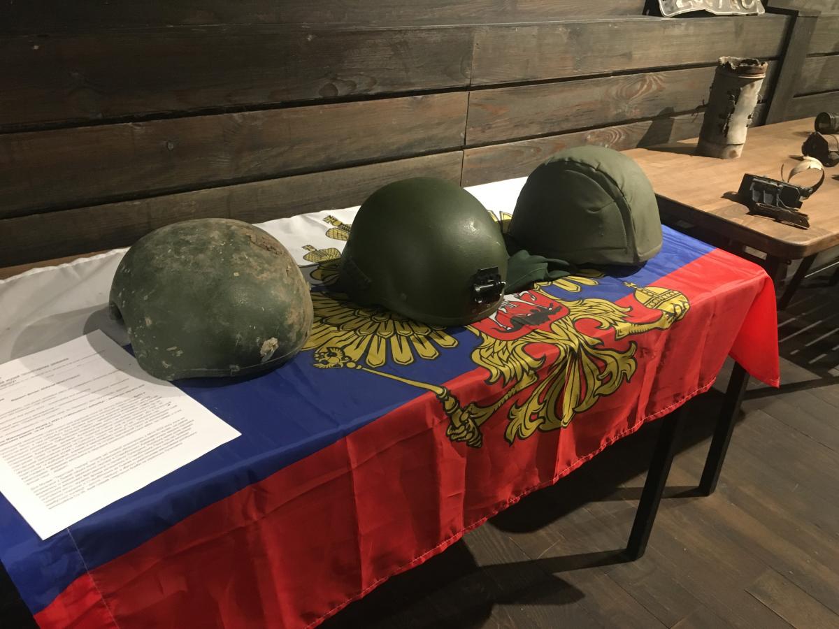 Каски російських окупантів / Фото Мирослави Бзікадзе Каски російських окупантів / Фото Мирослави Бзікадзе