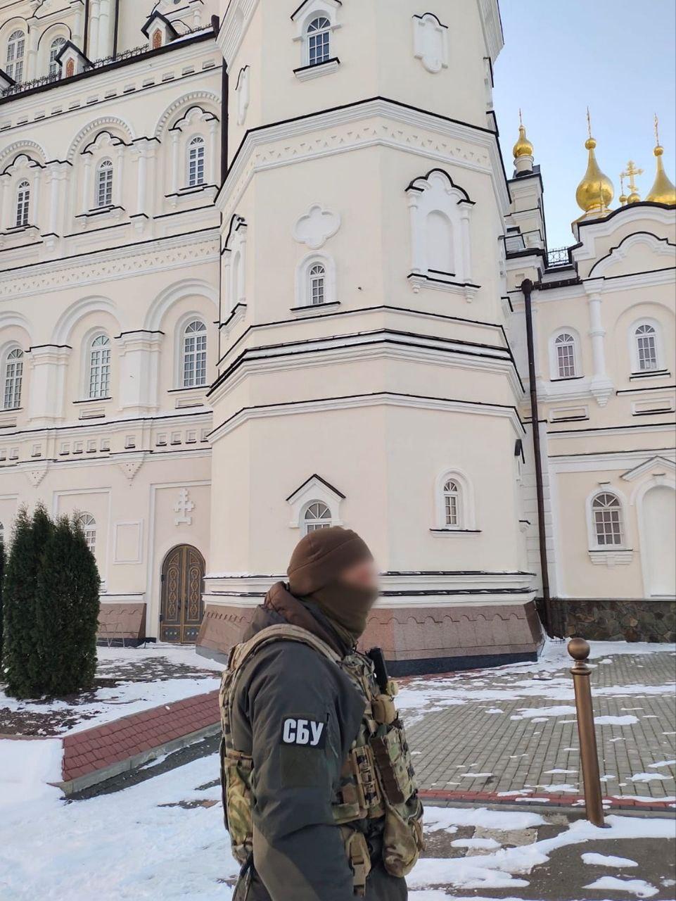 СБУ в Почаївській лаврі / фото від джерел