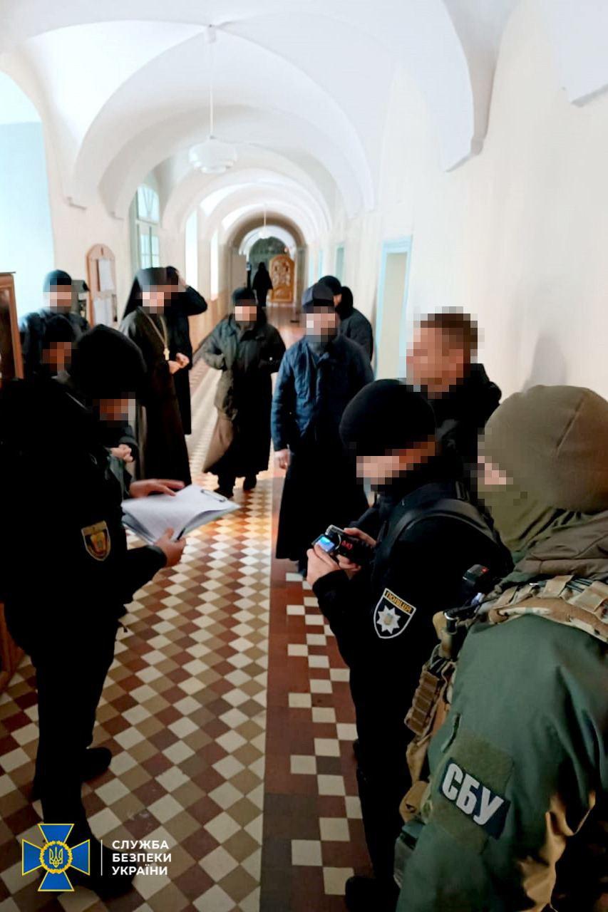Обшуки у Почаївській лаврі / СБУ Обшуки у Почаївській лаврі / СБУ