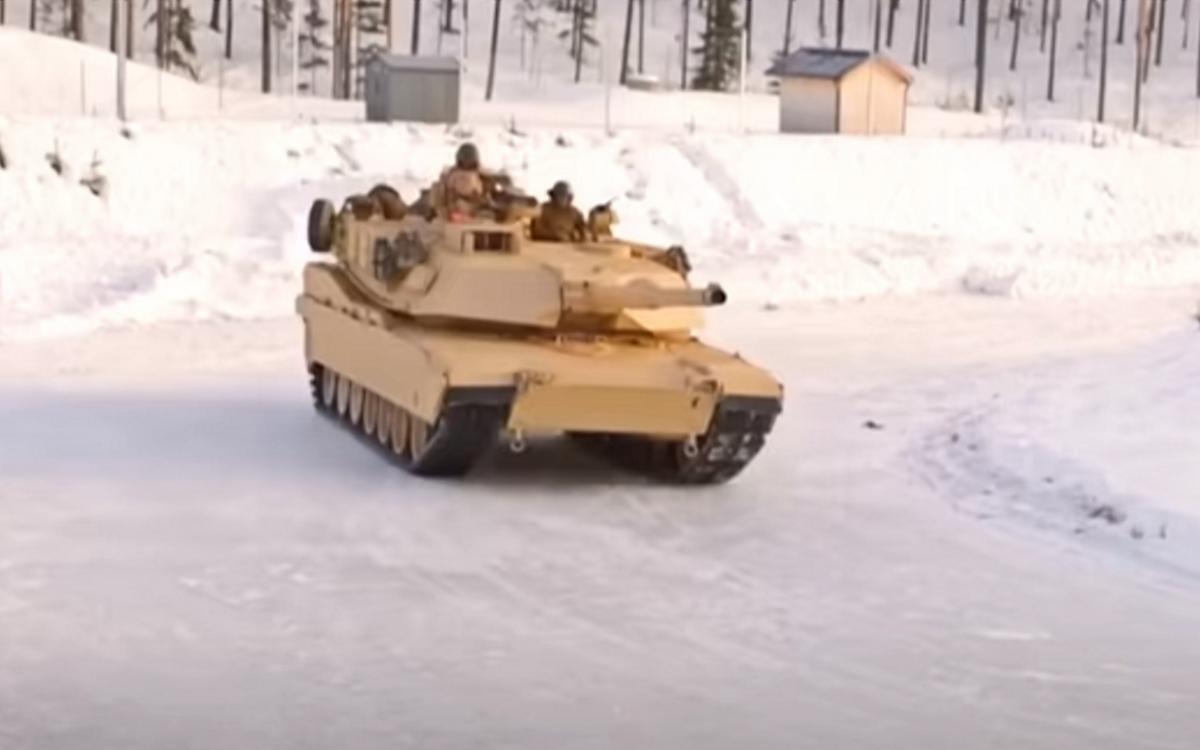 Танки Abrams передали Україні без броні / скріншот Танки Abrams передали Україні без броні / скріншот