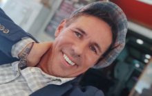 Известный российский актер похвастался новым паспортом на фоне флага Украины