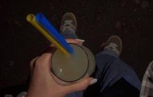 "Давно и на эмоциях": в Крыму девушку заставили извиниться за сине-желтые предметы на фото