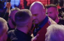 Довелося рознімати: Усик і Ф'юрі почали штовхатися під час битви поглядів (відео)