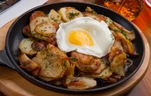 Повар в TikTok поделился секретом божественного хрустящего жареного картофеля