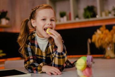 Говорили встать на колени: 10-летняя украинская актриса призналась, что пострадала в школе