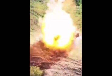 Васильок завʼяв: прикордонники дроном знищили ворожий міномет (відео)