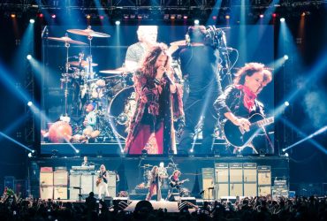 Спустя 50 лет фронтмена легендарной Aerosmith обвинили в сексуальном домогательстве