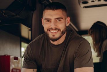 Добрынин вспылил из-за хейта и резко ответил на упреки, почему не воюет