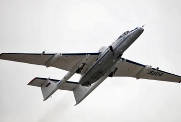 У Росії дістали із засіків рідкісний літак М-55 Геофізика: на що здатна пташка