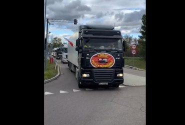 Польские перевозчики заблокировали движение грузовиков на границе с Украиной (видео)