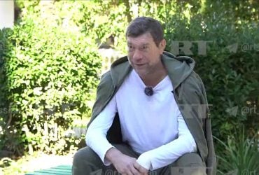 Уже оправился от покушения: в РФ показали Олега Царева в окружении буйной зелени (видео)