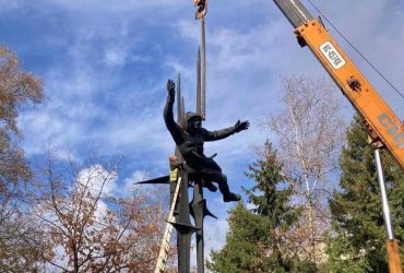 У Львові знесли пам’ятник радянській космонавтці Терешковій (фото)