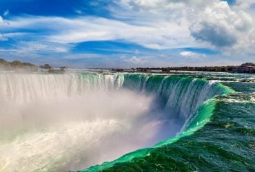 Прихований в океані: де розташований найбільший водоспад на Землі