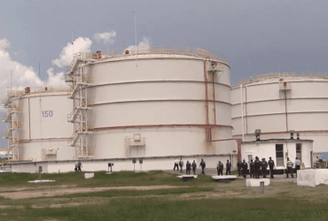 Ночью Феодосию атаковали дроны: обломки упали на нефтебазу, - СМИ