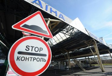 Усі напрямки на кордоні з Польщею заблоковані: скільки вантажівок застрягли в чергах