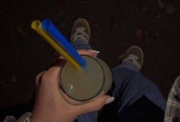 Давно и на эмоциях: в Крыму девушку заставили извиниться за сине-желтые предметы на фото