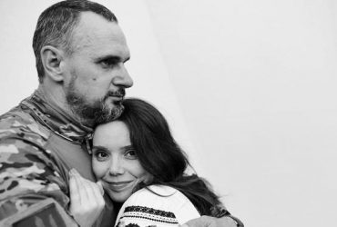 Олег Сенцов с женой отпраздновали первый день рождения сына (видео)