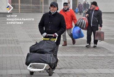Росіяни продовжують звозити мігрантів на окуповані території