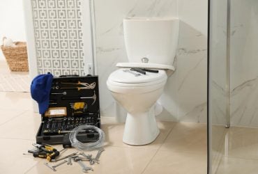 Почему течет унитаз после слива: причины и советы по ремонту