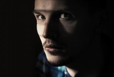 Названы 15 тонких моментов поведения, говорящих, что человеку нельзя доверять