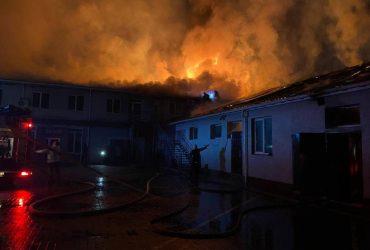 Під Вінницею спалахнула масштабна пожежа, залучено десятки рятувальників (фото)