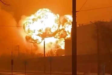 У Челябінську сталася епічна пожежа на заводі, що виробляє танкові двигуни (відео)