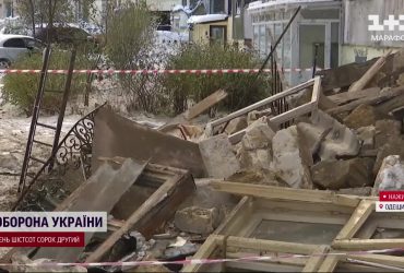 Росіяни поранили, а хурделиця добила: в Одесі завалився історичний будинок