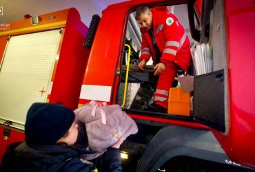 Назвали Вікторія: рятувальники допомогли породіллі на Одещині, де вирує негода