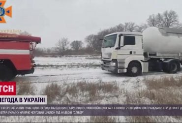 Снег блокирует автомобильные дороги: из-за метели на дорогах гибнут люди