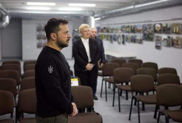 Зеленський відвідав Херсон: ознайомився з будівництвом укриттів (відео)