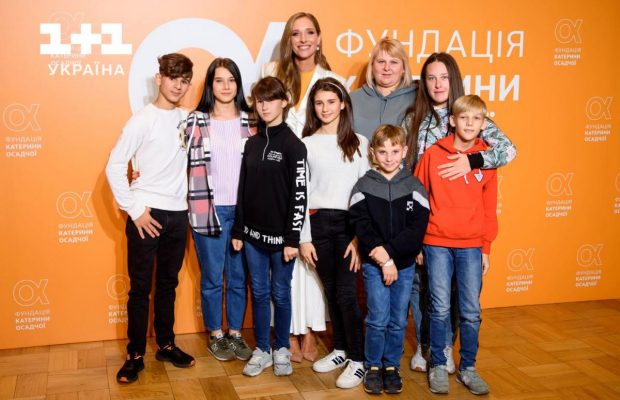 "ХАМАС взяв в заручники 260 цивільних, а наших цивільних полонених - більше 7,5 тисяч": Катерина Осадча презентувала іменну благодійну фундацію