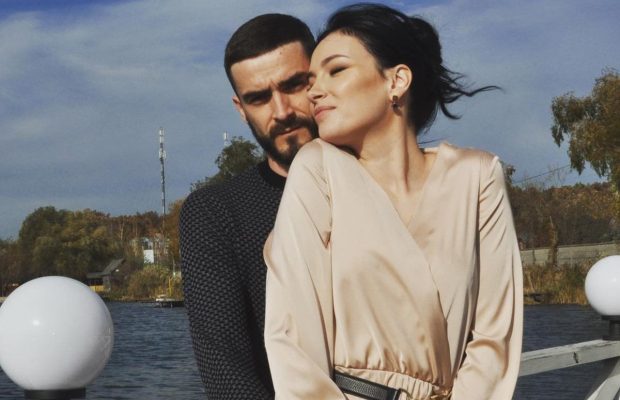 Настя Приходько відповіла, чому її чоловік не пішов на фронт