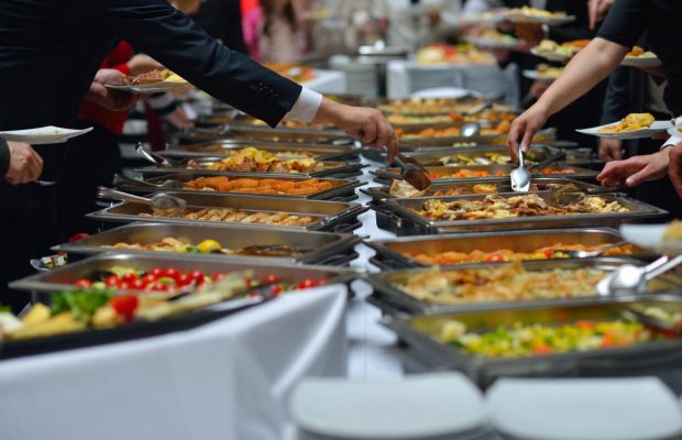 Експерт розповіла про небезпечну помилку, яку гості готелів допускають за сніданком