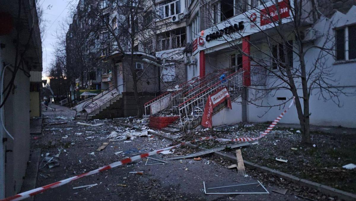 Супротивники знову обстріляли Херсон, є жертва / фото t.me/ermaka2022 Супротивники знову обстріляли Херсон, є жертва / фото t.me/ermaka2022