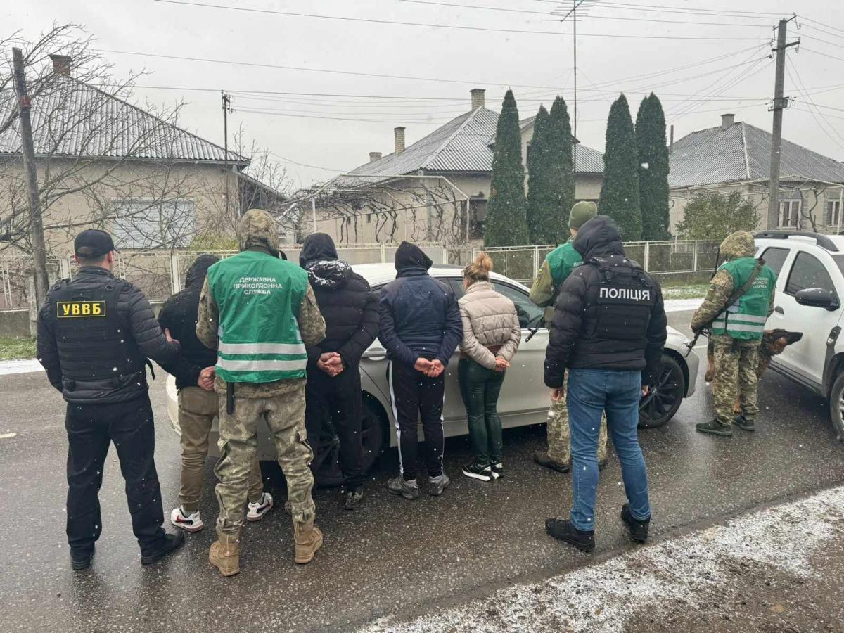 Сімейний бізнес переправників ухилянтів / фото Мукачівського прикордонного загону Сімейний бізнес переправників ухилянтів / фото Мукачівського прикордонного загону