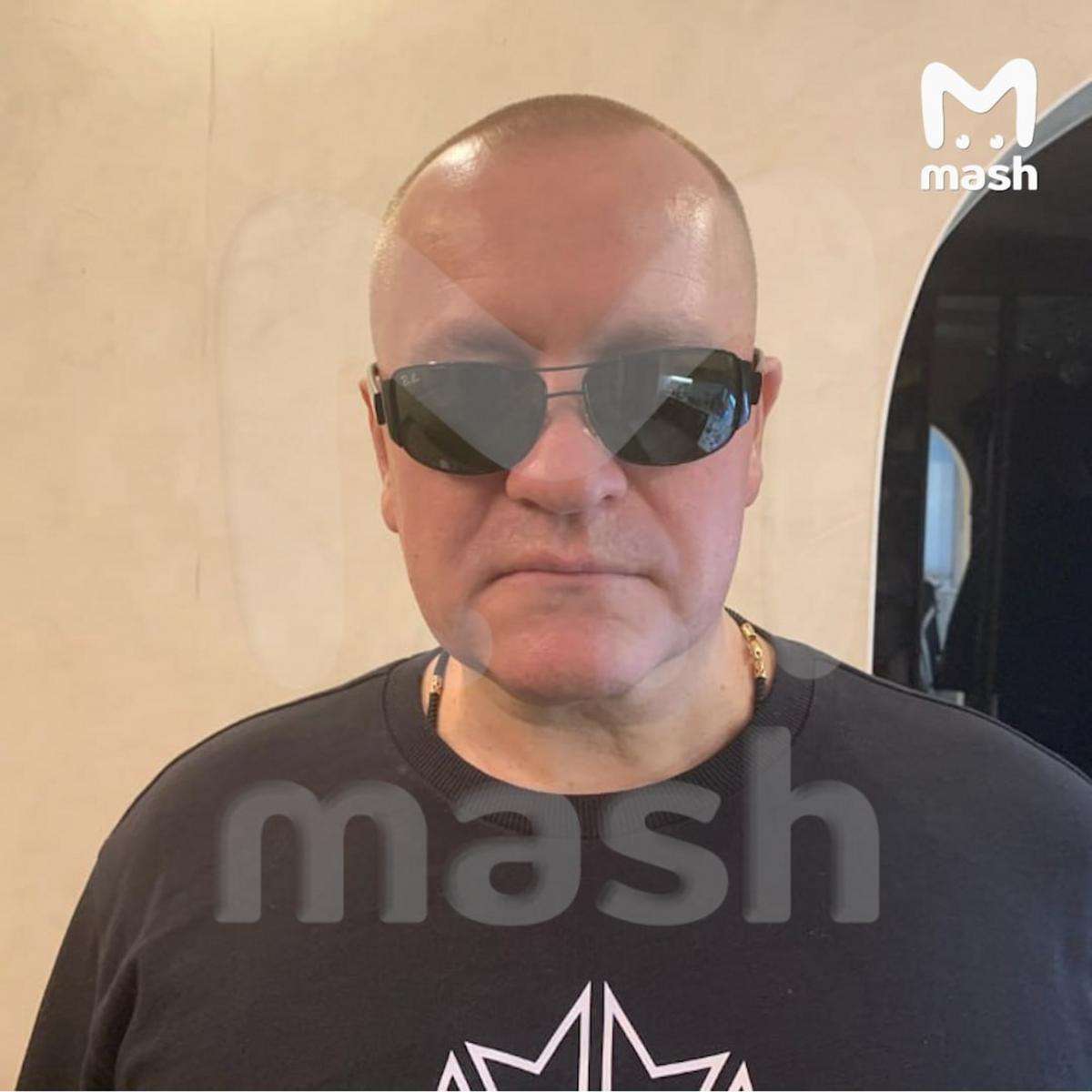 Батько школярки, яка відкрила стрілянину / фото t.me/breakingmash Батько школярки, яка відкрила стрілянину / фото t.me/breakingmash