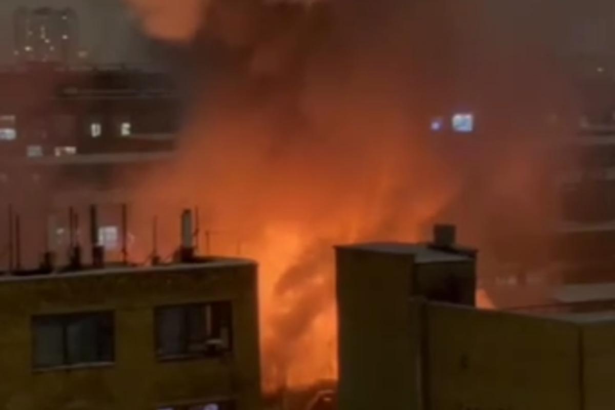 На "Електрозаводі" в Москві сталася серйозна пожежа / скріншот На "Електрозаводі" в Москві сталася серйозна пожежа / скріншот