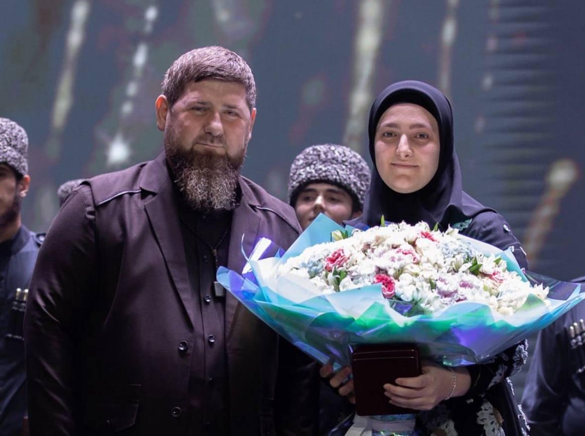 Дочь Кадырова "засветила" дорогую сумку / instagram.com/ayshatkadyrova Дочь Кадырова "засветила" дорогую сумку / instagram.com/ayshatkadyrova