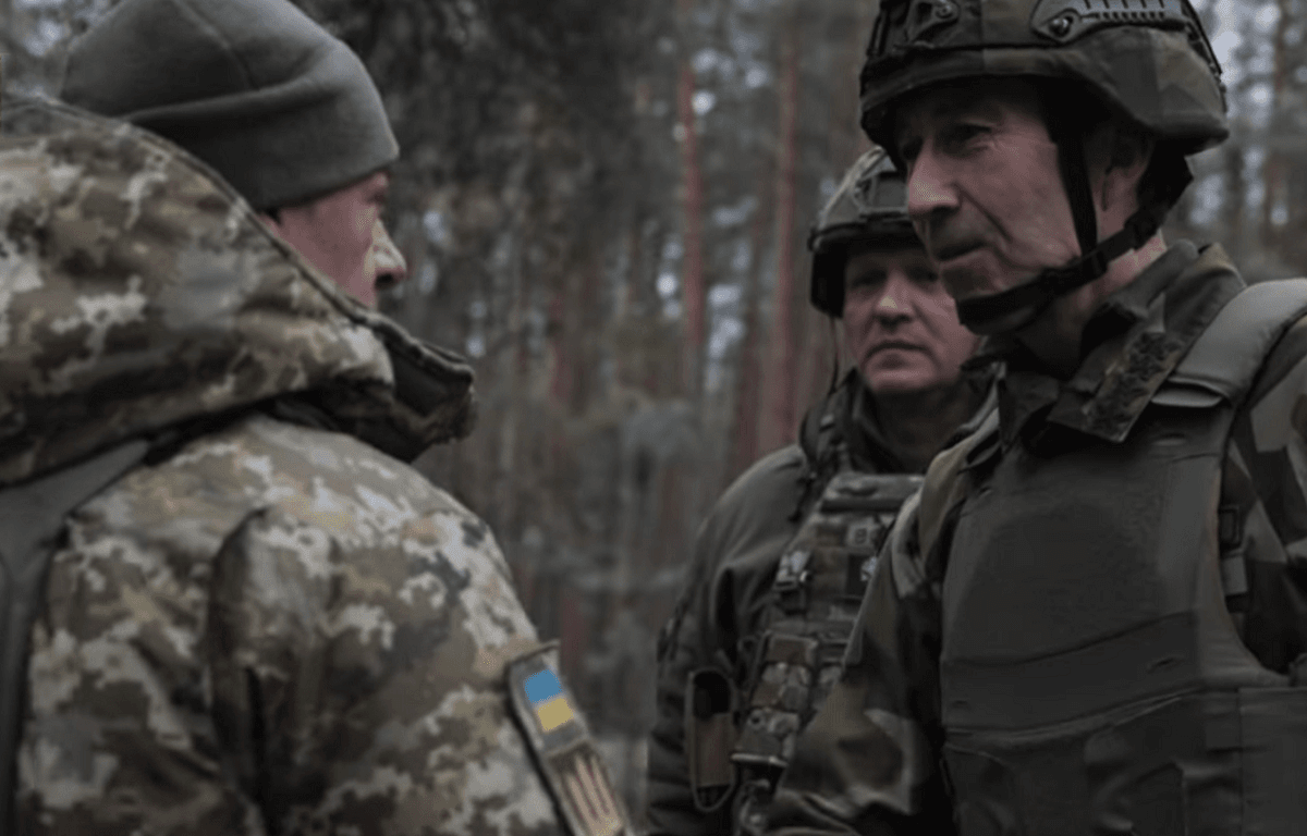 Бюден відвідав передові позиції українських військових / скриншот з відео Бюден відвідав передові позиції українських військових / скриншот з відео