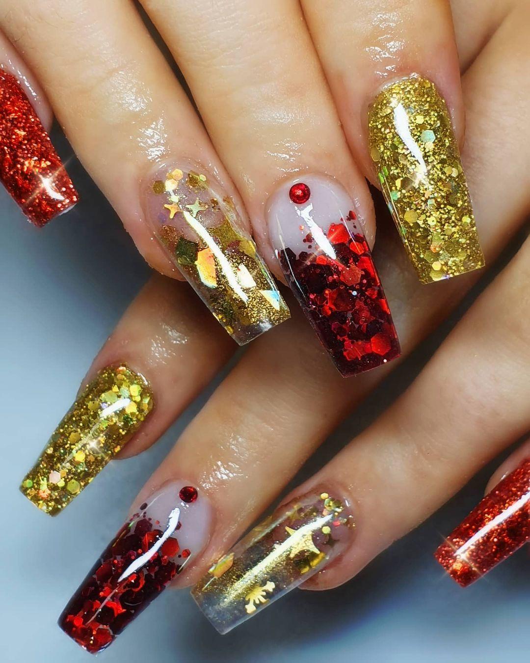 Красивый маникюр на Новый год / instagram.com/nails_by_laura_hanley/ Красивый маникюр на Новый год / instagram.com/nails_by_laura_hanley/