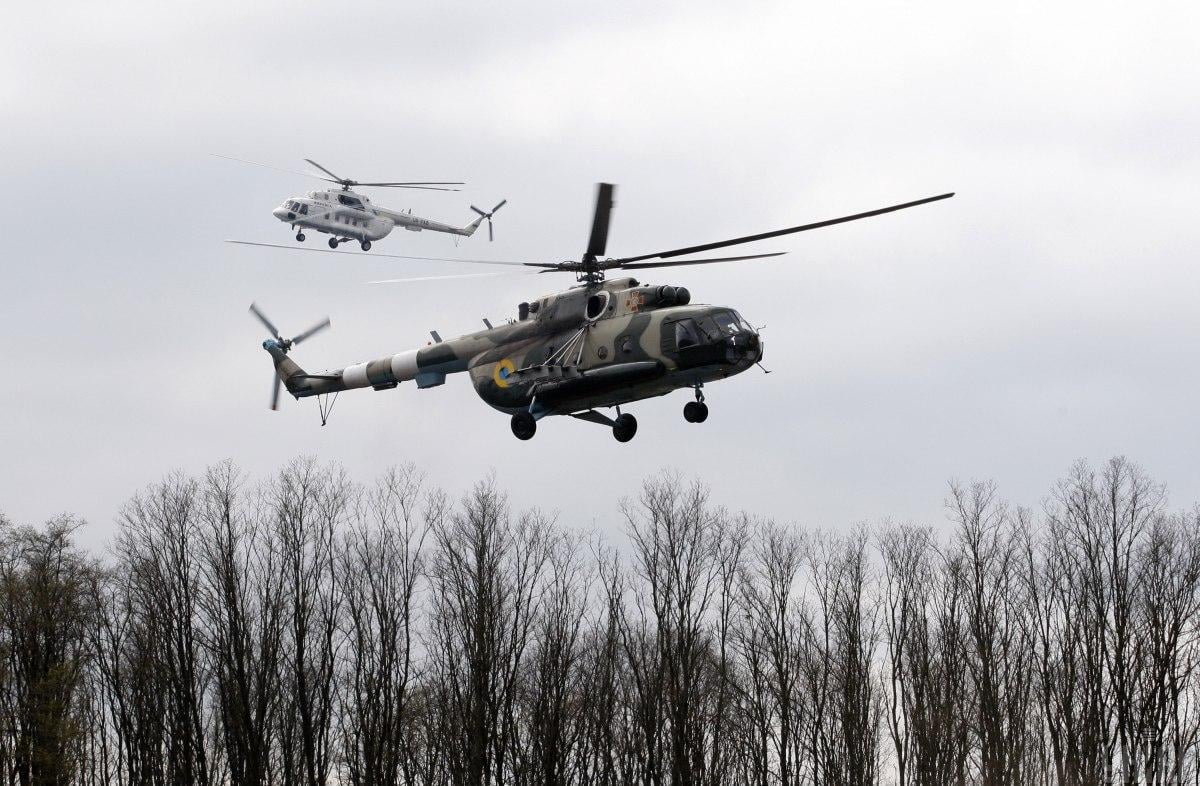 Командир екіпажу вертольоту Мі-8 з позивним “Гуцул” розповів, як вдавалося обходити ворога під Маріуполем / фото УНІАН