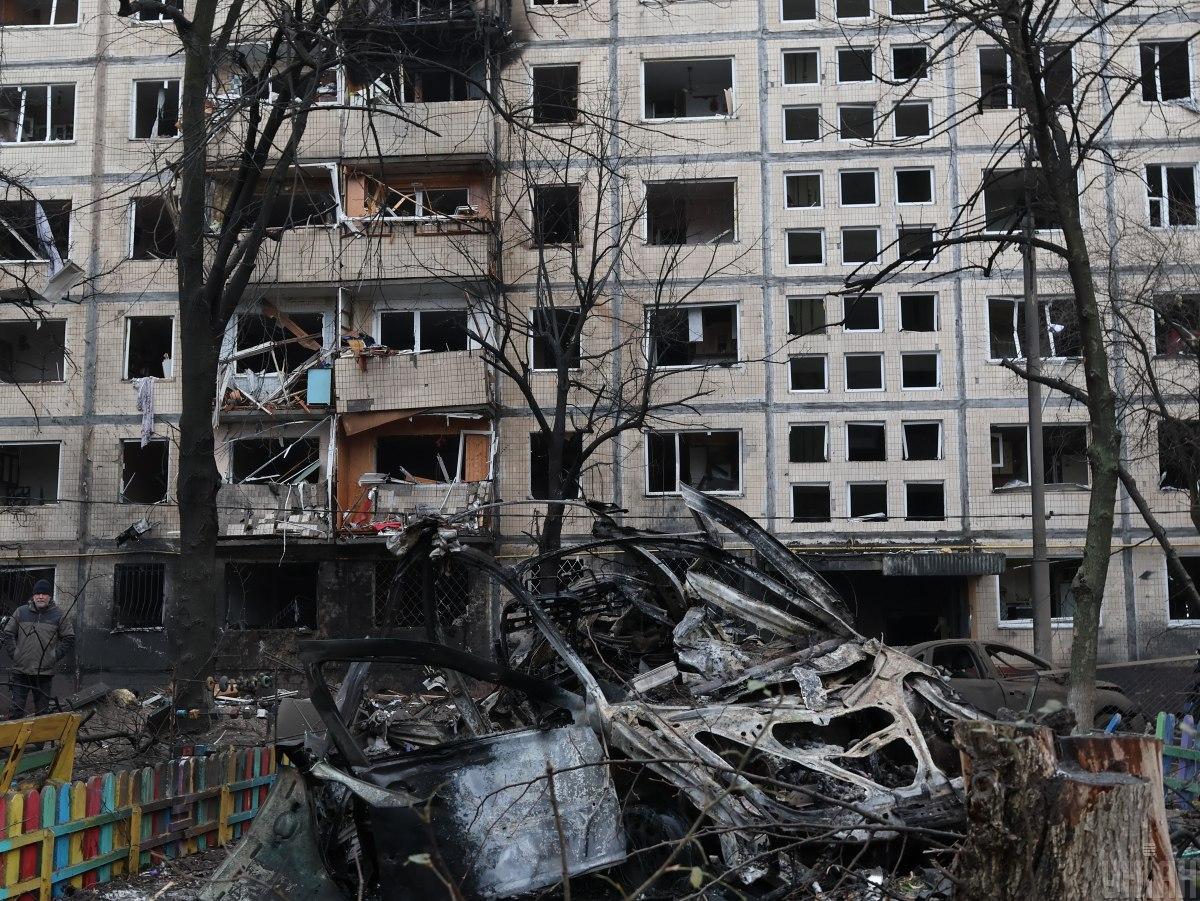 На місцях падіння уламків ракет у Києві працюють психологи ДСНС / фото УНІАН (Дмитро Ключко) На місцях падіння уламків ракет у Києві працюють психологи ДСНС / фото УНІАН (Дмитро Ключко)