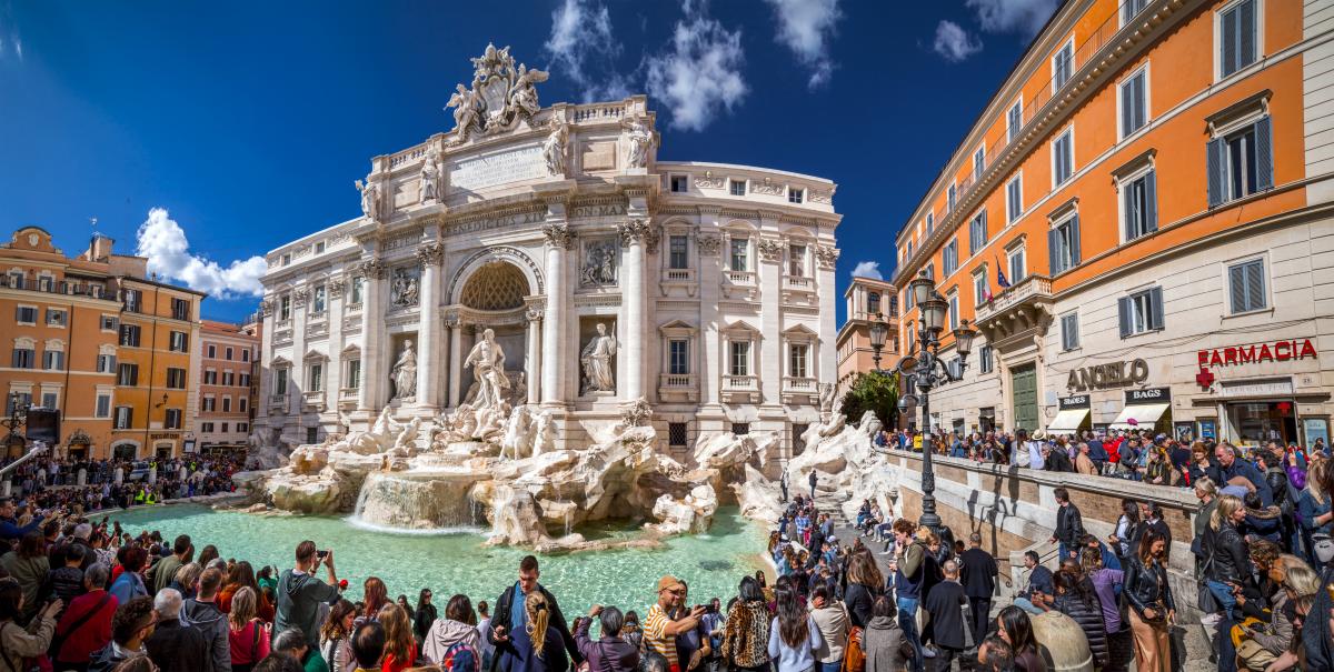 Туристам хочуть обмежити доступ до фонтану Треві в Римі / фото ua.depositphotos.com