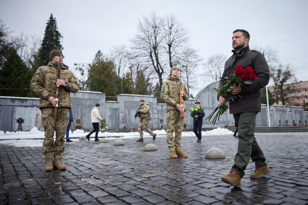 Зеленский на Лычаковском кладбище во Львове / фото president.gov.ua Зеленский на Лычаковском кладбище во Львове / фото president.gov.ua