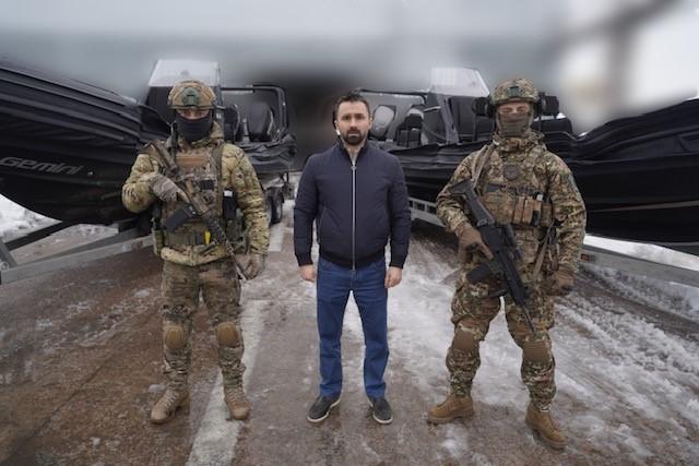 Катери за 53 млн грн передав 'Сталевий фронт' військовим Катери за 53 млн грн передав 'Сталевий фронт' військовим
