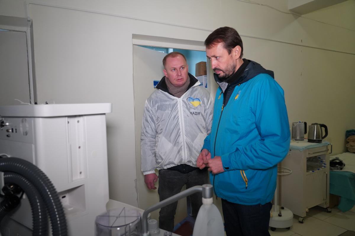 Наркозно-дихальний апарат на передову придбали БФ молодіжної ініціативи 'Надія', БФ HopeUA та Фонд Парамонова Наркозно-дихальний апарат на передову придбали БФ молодіжної ініціативи 'Надія', БФ HopeUA та Фонд Парамонова