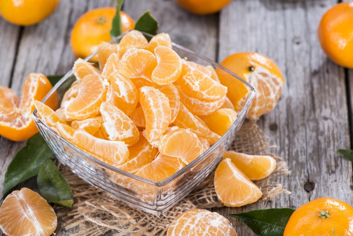 Life hacks on how to make sour tangerines sweet / photo ua.depositphotos.com