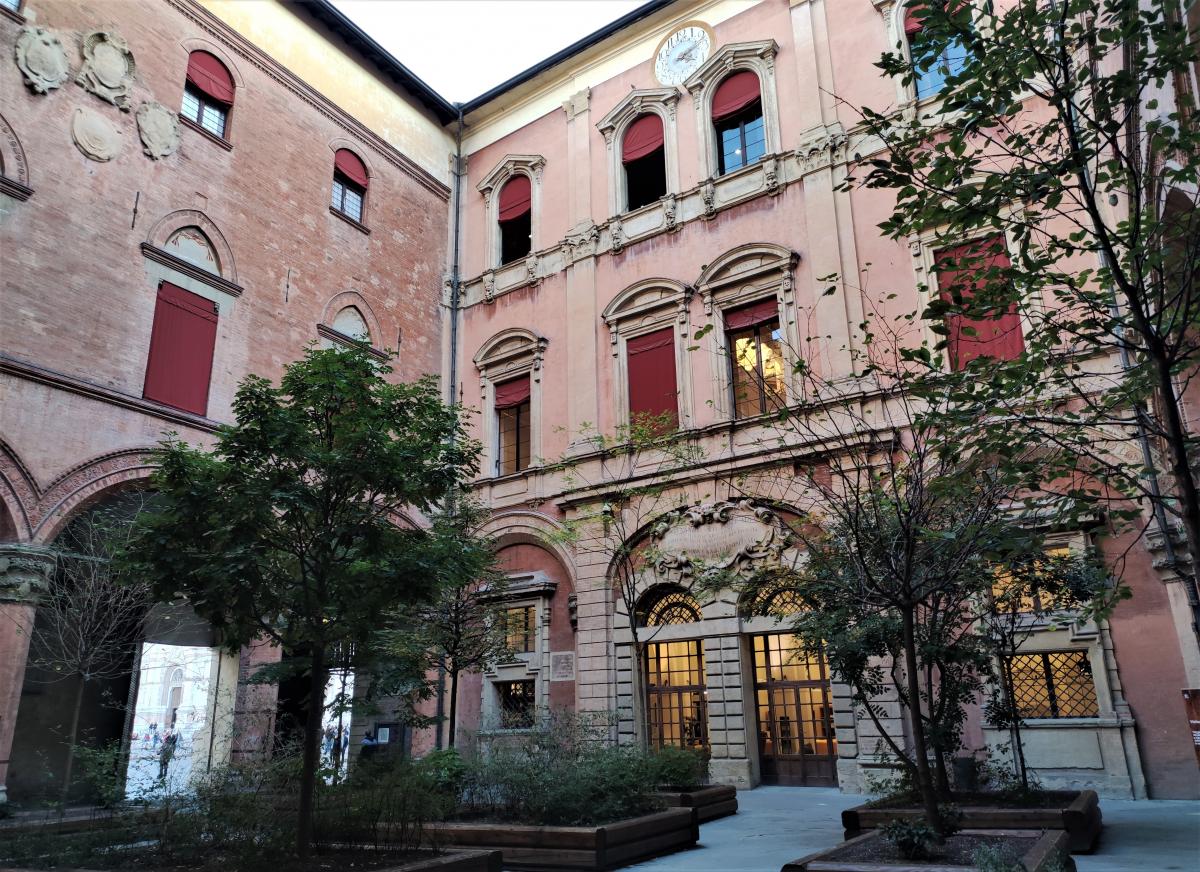 Внутрішній двір Palazzo Comunale в Болоньї / фото Марина Григоренко