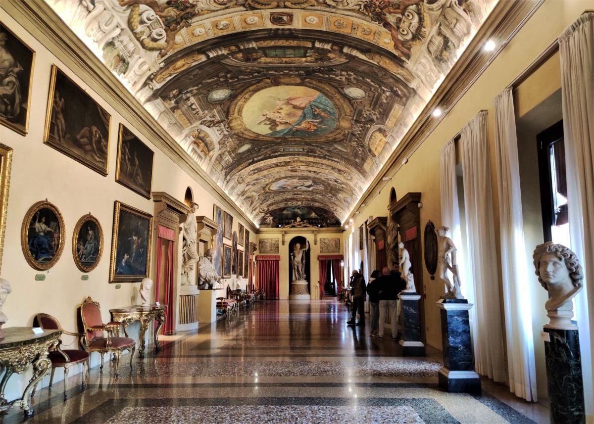 Внутри Palazzo Comunale в Болонье / фото Марина Григоренко Внутри Palazzo Comunale в Болонье / фото Марина Григоренко