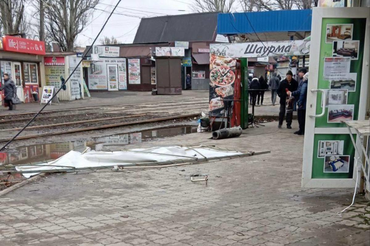 Во временно оккупированном Иловайске фиксируют удар, валяется обломок снаряда / фото t.me/itsdonetsk Во временно оккупированном Иловайске фиксируют удар, валяется обломок снаряда / фото t.me/itsdonetsk